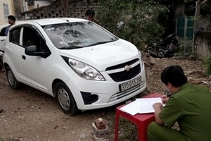Lên cơn ngáo đá, nam thanh niên phá xe ô tô hàng xóm