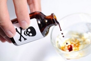 Bàng hoàng phát hiện kẻ gian đột nhập bỏ thuốc đầu độc cả nhà