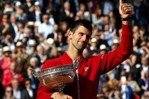 Djokovic lội ngược dòng ấn tượng, vô địch Roland Garros