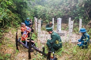 Nỗ lực ngăn “bão” từ biên giới