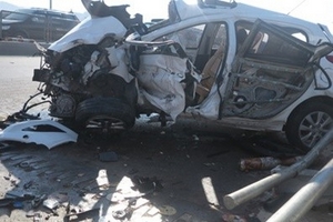 Xe 4 chỗ biến dạng sau cú tông kinh hoàng