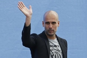 Pep Guardiola ra mắt Etihad