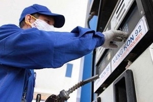 Xăng giảm xuống còn 15.968 đồng/lít từ 15h chiều nay