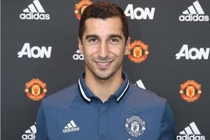 Mkhitaryan chính thức ký hợp đồng với MU