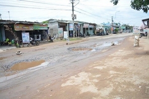 Sửa chữa “điểm đen” trên đường ĐT609