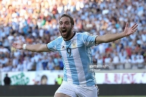 Higuain đầu quân cho Juventus