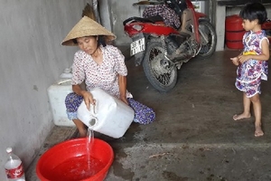 Dân tái định cư mỏ sắt Thạch Khê “khóc ròng” vì không có nước sạch