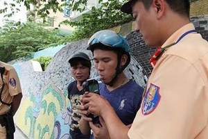 Người vi phạm ngỡ ngàng vì uống 2 cốc bia bị phạt 18 triệu đồng