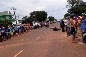 Gia Lai: Xe tải tông xe máy, 6 người thương vong