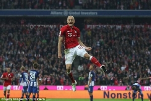 Robben tái xuất, Bayern đá bại Hertha Berlin