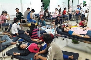 Hơn 120 công nhân nhập viện vì ngộ độc thực phẩm