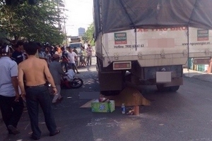 Cô gái trẻ bị xe tải cán tử vong