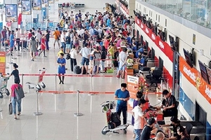 Tăng cường các chuyến bay đêm phục vụ Tết Nguyên đán Đinh Dậu 2017