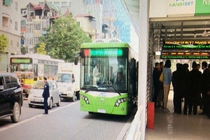 Hà Nội: Xử phạt nguội phương tiện đi vào làn xe buýt nhanh BRT