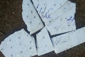 “Đinh tặc” rải xốp gắn đinh nhọn, bẫy ôtô cực nguy hiểm