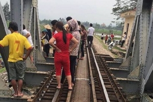 Thiếu nữ tử vong khi lên đường tàu chụp ảnh 'tự sướng'