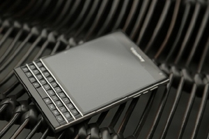 BlackBerry Passport rớt giá, còn 1/3 giá ban đầu