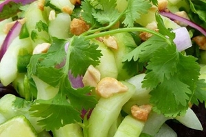 Salad dưa chuột kiểu Thái