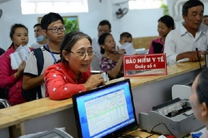 Tăng viện phí, người nghèo như ‘ngồi trên đống lửa’ vì không có BHYT