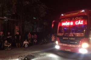 Kinh hãi xe khách 40 chỗ "nhồi" 70 người ở Quảng Ninh