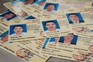 Đổi giấy phép lái xe PET: Bộ GTVT cần minh bạch xử lý trách nhiệm