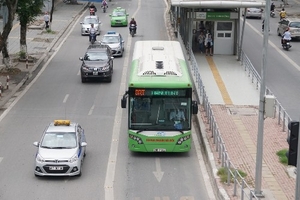 Chuyên gia giao thông: BRT muốn hút khách cần phải định hướng dư luận