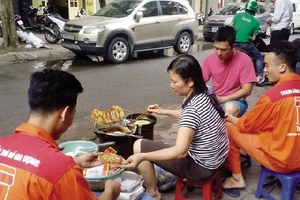 Những nghề thất thu mùa nắng nóng: Chiến thuật “chống ế” của hàng ăn