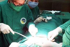 Phẫu thuật 'vòng 1' cho thiếu nữ 15 tuổi bị lõm ngực bẩm sinh