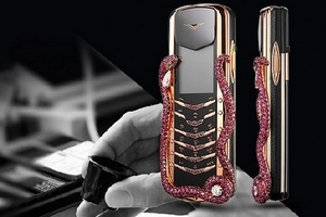 Vertu bán giới hạn 8 chiếc điện thoại siêu sang, giao hàng bằng trực thăng