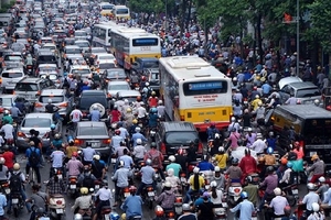 Hà Nội lại muốn giảm ùn tắc bằng đổi giờ học, giờ làm