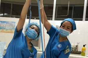 Hiếm gặp: Bé trai chào đời với 4 vòng dây rốn quấn cổ