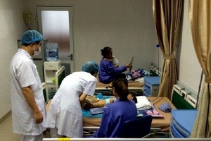 Hàng chục bé trai bị sùi mào gà sau cắt bao quy đầu: Yêu cầu đình chỉ công tác chủ phòng khám