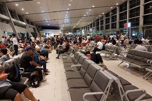 Hàng trăm hành khách “ vật vã chờ đợi” vì VietJet Air delay 2 lần, chậm gần 2 tiếng đồng hồ