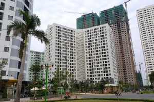 Hà Nội: Chung cư Linh Đàm bị cắt nước đột ngột, cư dân được doanh nghiệp cấp nước bẩn sinh hoạt