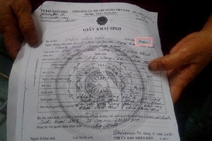 Sau 17 năm mới được công nhận giới tính