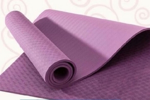 Mối nguy hiểm từ chiếc thảm tập yoga bẩn