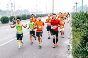 Hơn 1500 vận động viên tham gia giải chạy Long Biên Marathon 2017