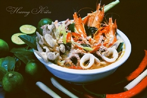 Hải sản Hương Kiều - Nhà hàng giá bình dân chất lượng cao giữa lòng phố cổ