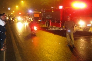 Hà Nội: Xưởng pha chế cồn bốc cháy dữ dội