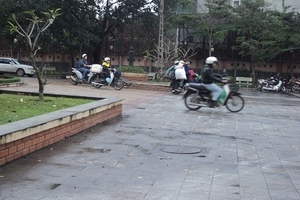 Vườn hoa Lý Tự Trọng đã biến thành đường giao thông