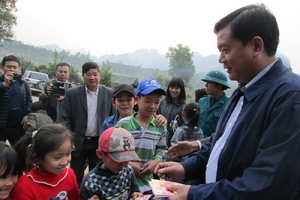 Cuối năm bộ trưởng Đinh La Thăng đi kiểm tra chất lượng cầu treo