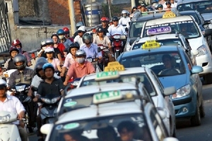 Hà Nội: Các hãng taxi sắp phải 'đồng phục' và cùng sử dụng phần mềm gọi xe?