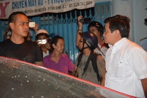 Ông Đoàn Ngọc Hải gỡ niêm phong, cho dừng cẩu ôtô vi phạm