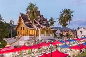 Chuyến đi mùa thu: Ghé thăm cố đô Luang Prabang của đất nước Triệu Voi