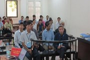 Bán đất công, hàng loạt cán bộ thôn dắt tay nhau vào tù