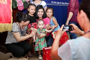 Trung Thu của trẻ mồ côi cùng Tân HHVN 2016