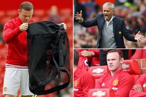 Mất suất đá chính, Rooney “tính bài chuồn” khỏi M.U