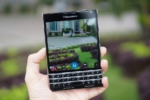 Cửa hàng đổ xô đi bán BlackBerry Passport đại hạ giá