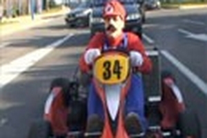 Giả làm... Mario đua xe trên phố