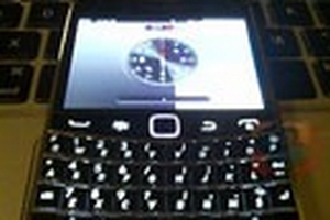 BlackBerry Bold Touch với nắp pin phun carbon